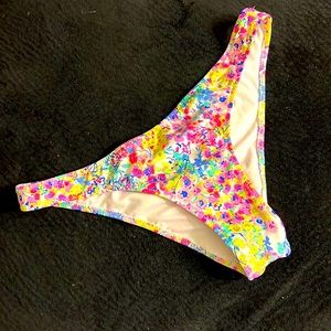 ⭐️ Victoria’s Secret white & bright colored bikini bottom Women size M